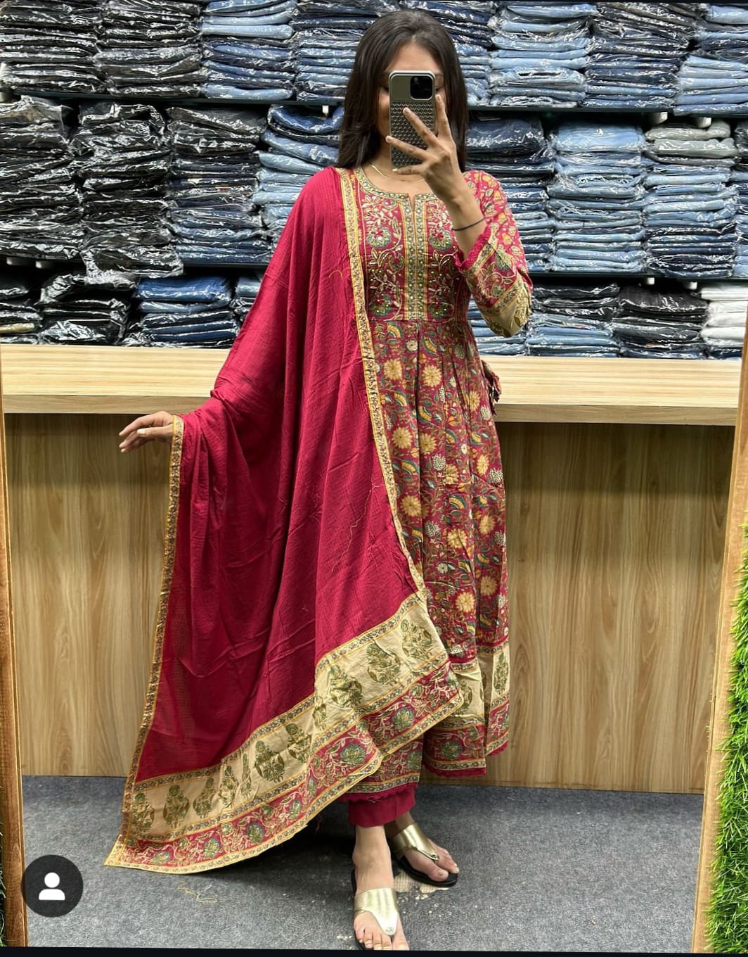 Red Women Kurta ,Pant And Dupatta Set