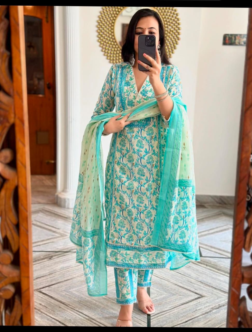 Women Kurta ,Pant And Dupatta Set (Green)