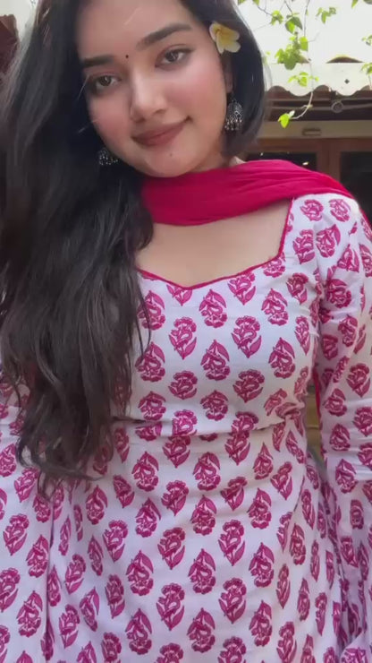 Gulabi Ada Farsi Set